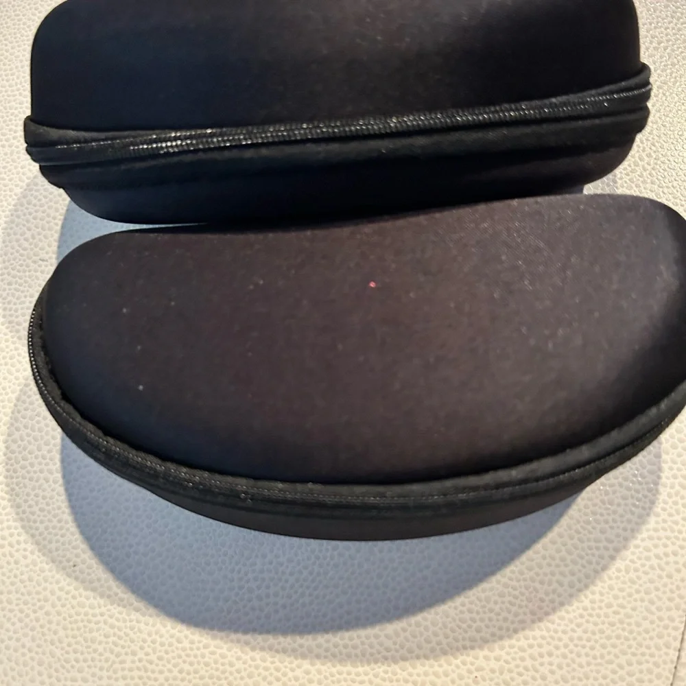 N/A black zippered